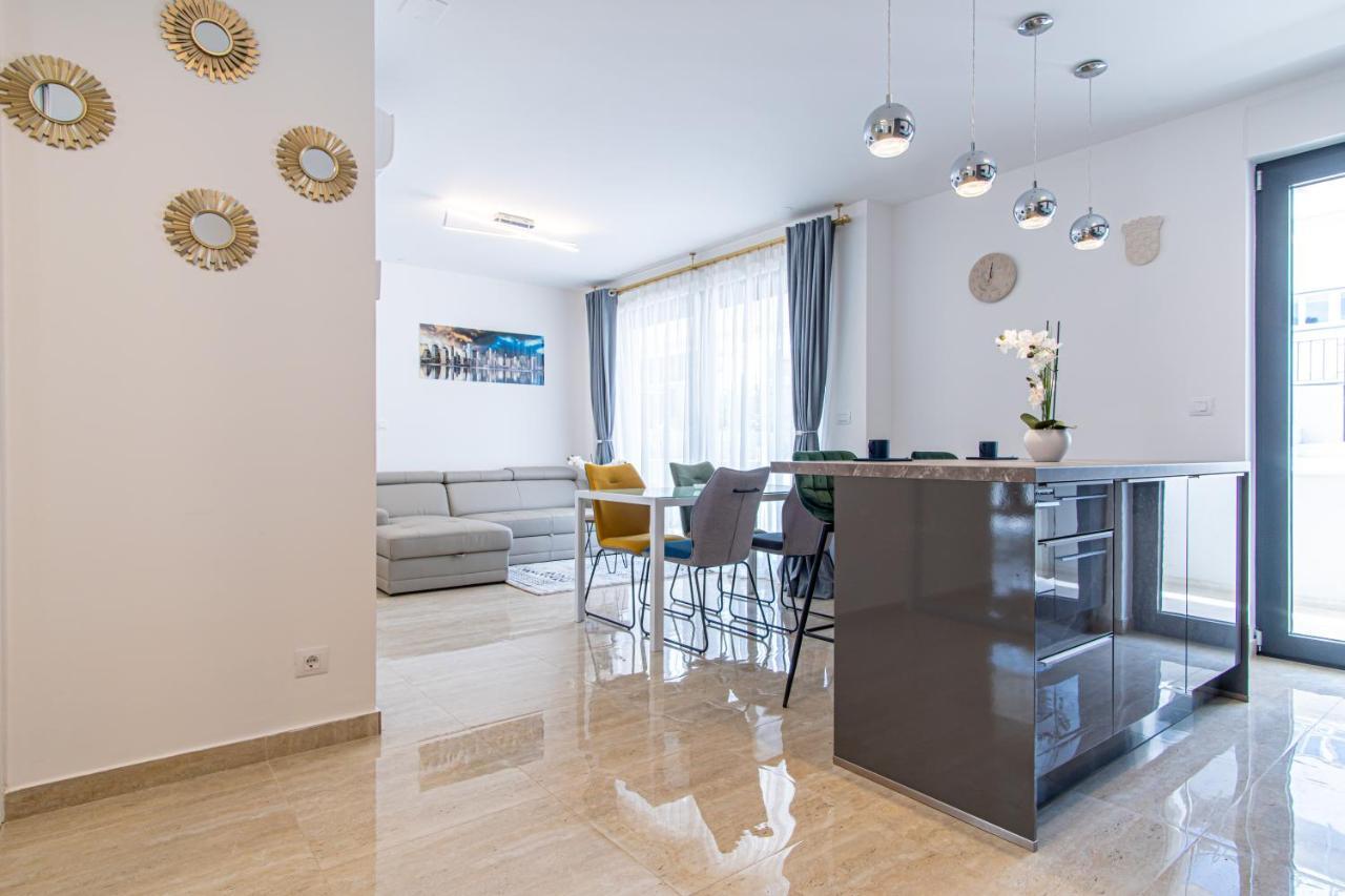 Ledeno More Luxury Apartments สปลิท ภายนอก รูปภาพ