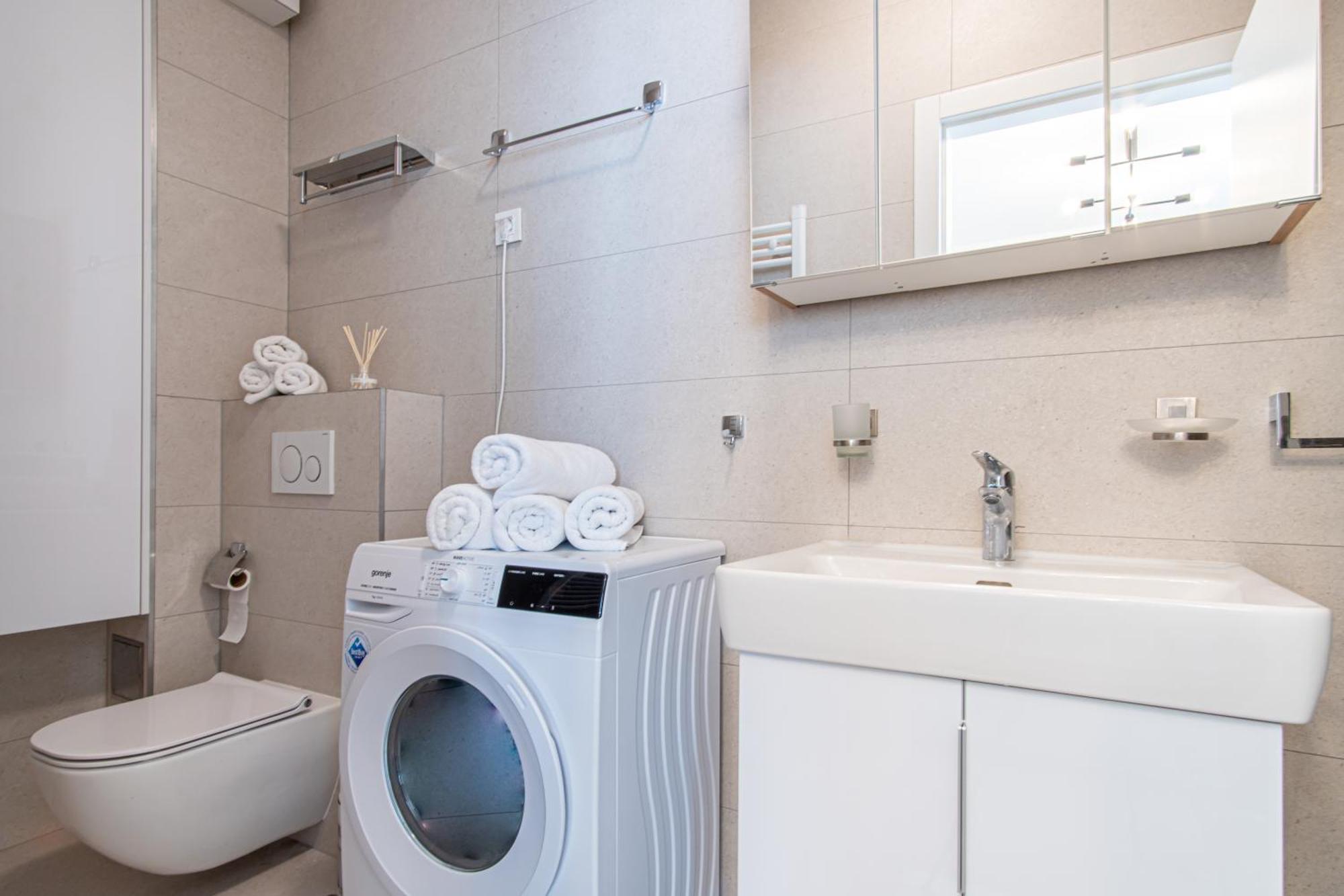 Ledeno More Luxury Apartments สปลิท ภายนอก รูปภาพ