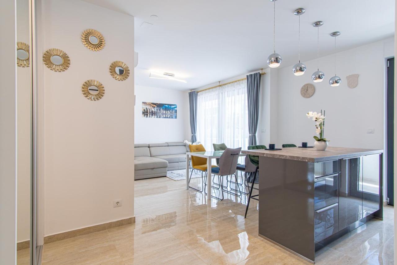 Ledeno More Luxury Apartments สปลิท ภายนอก รูปภาพ