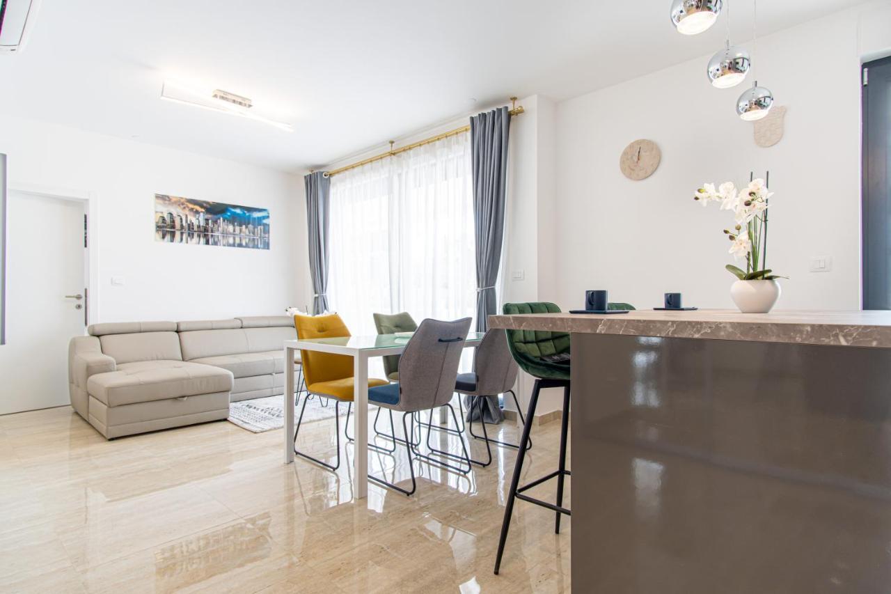 Ledeno More Luxury Apartments สปลิท ภายนอก รูปภาพ